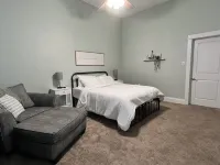 Lets Unwine + Game Room +Backyard Oasis! Hotels in Ozark