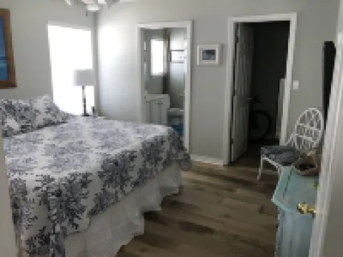 5 Bedroom/3 Bath Emerald Coast Beach Cottage in gated resort community