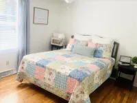 Romantic getaway with hot tub! Hotels near Benton Bark Park