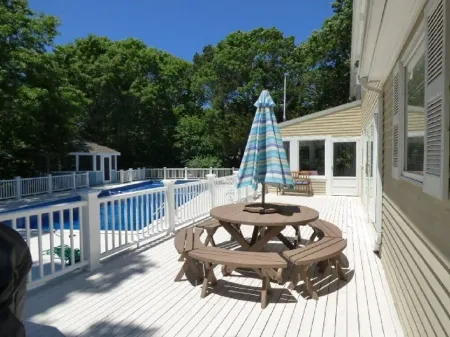 Vacation Home with Pool Without Travel Hassle on the Cape! Отели в г. Деннис