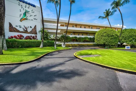 Full Kitchen Free WiFi, Garage Park, 2 OceanView Pools, Royal Sea Cliff #1 Kona Отели рядом с достопримечательностью «Moonshot Play Space, LLC»