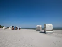 Luxury penthouse with large roof terrace, beach location, sauna & fireplace! Hotels in GroBenbrode
