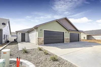 Brand new construction duplex, Clean & Cozy 1069 Hôtels à proximité de : Idaho Haunted Swamp