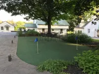 refinished barn with pool table, ping pong, pool and hot tub! 람피터 호텔