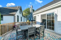 "Let it B" Luxury lake home in South Haven MI. Just steps to N beach. Sleeps 8.
