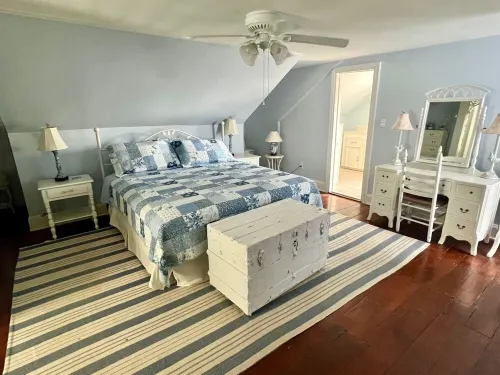 Pamela's Paradise! East End Historical Home