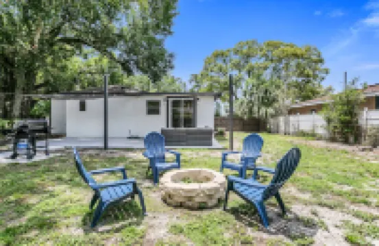 NEW! Luxurious HOT TUB 4 BR Home Central location BUCCS Stadium Downtown Beaches サウス・タンパ周辺のホテル