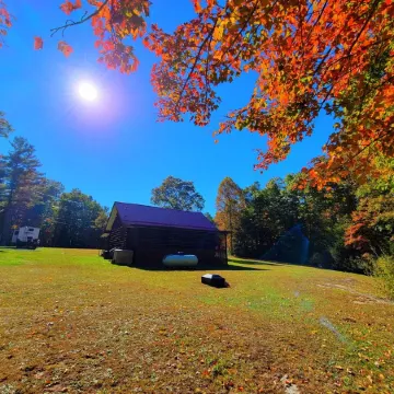 3 bedroom Log Cabin on 11 acres 3 minutes from Pipestem Resort State Park
