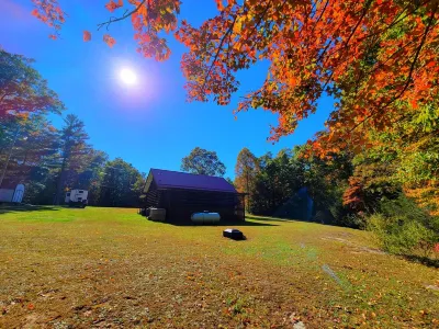 3 bedroom Log Cabin on 11 acres 3 minutes from Pipestem Resort State Park