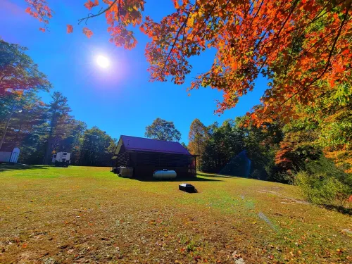3 bedroom Log Cabin on 11 acres 3 minutes from Pipestem Resort State Park
