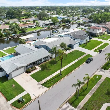 Waterfront Retreat in the Heart of Tampa. Close to Tpa, RayJay and Steinbrenner