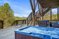 Infrared Sauna • Hot Tub • Child and Pet Friendly