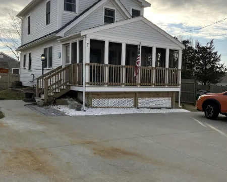 2 Story Beach House with full screen porch - Short walk to beach Hotels in Marshfield