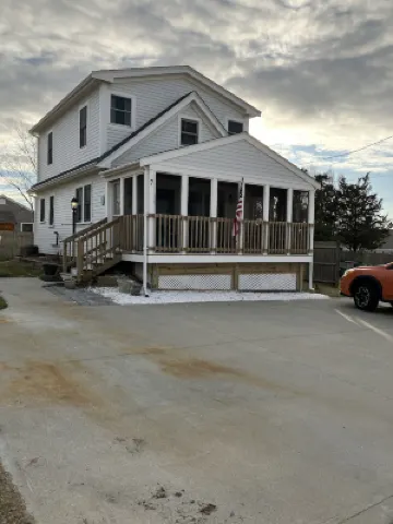 2 Story Beach House with full screen porch - Short walk to beach