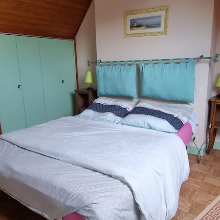 Twin detached villas 100m from the beach