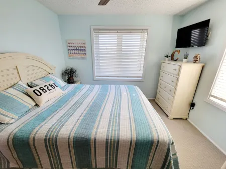 Pet Friendly 2 bed 1 bath condo 4 night Minimum in-season June-Sept Отели рядом с достопримечательностью «Wildwood Boardwalk»