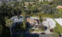 Luxury Hollywood Hills Oasis: Heated Pool, Unique Design, Peaceful and Private
