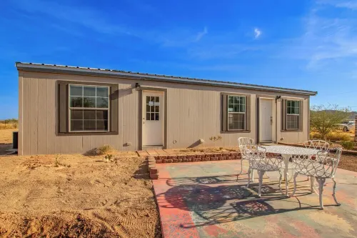Tiny Home Getaway in Arizona-Mountain views in Rural Area