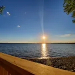 Lake Champlain Waterfront: Amazing Sunsets, Private Beach, and Firepit