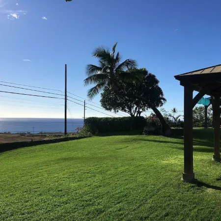 Hale Ohia Seaside Charmer Near Iconic Big Island Beaches! Отели рядом с достопримечательностью «Поле для гольфа "Хапуна"»