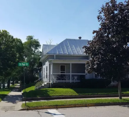 Great 1 Bedroom unit with easy access to everything