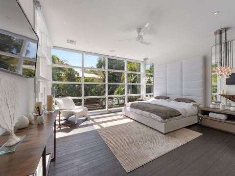 Tampa's #1 Rated Private 1 Acre Luxury Estate- Stunning Pool Spa-Best Location!