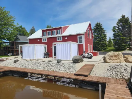 4Br River Retreat: Beach, Boat, Sunsets, Wildlife, Spacious & Serene Escape