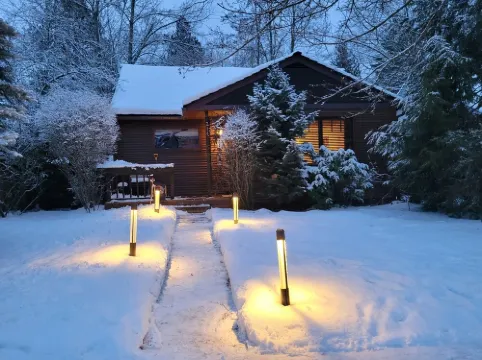 Modern and unique cottage in perfect downtown CDA location for a great getaway!