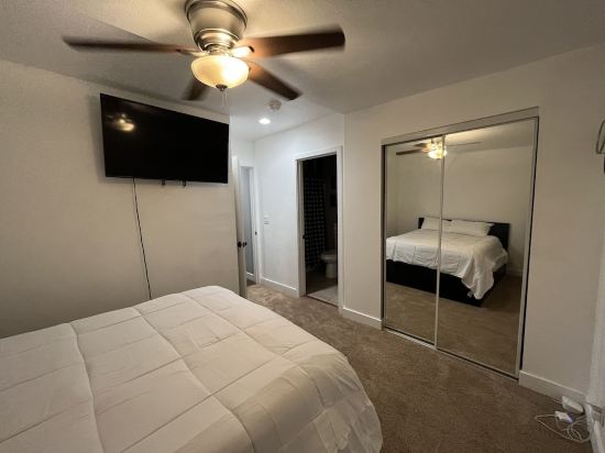 Comfortable Cozy Compton Gem