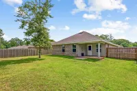 centrally located house only a short drive from beautiful Alabama gulf coast