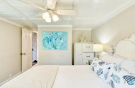 Couples love this sweet thing, just a block to the beach