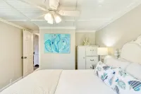 Couples love this sweet thing, just a block to the beach