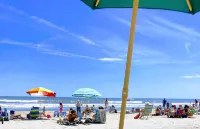 Life is good at the beach! 4br 2.5ba Pet-friendly home w/ Parking.