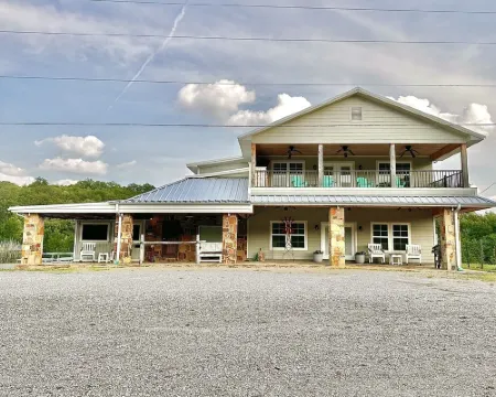 Small Town Richness at Salt Creek Inn 4 Bed 4 Bath Graham, TX Hotels in Young County