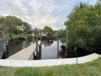Peaceful House with fenced in backyard - Wifi