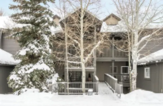 Cozy Beaver Creek Getaway Minutes From Ski Lift!