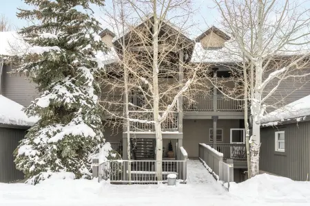 Cozy Beaver Creek Getaway Minutes From Ski Lift!