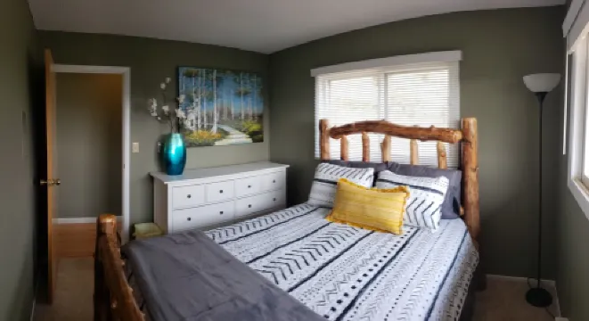 Falcon Ridge Chalet-Woodland Park: WiFi & Views, Deck and Views of Pikes Peak