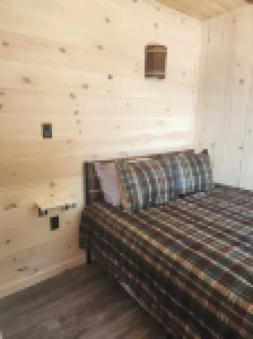 Cozy Cabin in Lovely Errol with Direct Trail Access, Close to Town (Cabin 2)