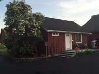Cute Cottage Close To Town and Bike Trails - Kitchen