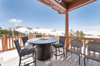 Newly remodeled slopeside ski-in/ski-out home