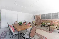 Stylish & Cozy Midtown Home away from Home