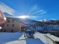 Appartement Chaleureux à Valcenis Lanslevillard à Proximité de Tous Commerces Hotels in Val-Cenis