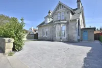 St Andrews 5 Star Luxury Villa,  Garden SPA HotTub, Sauna, Steam Room & parking