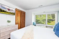 Cozy and Updated Home only 5 minutes to Eagle Ridge and 15 minutes to Downtown