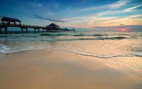 Family Friendly 4BR Home, Enclosed Pool, Minutes 2 Beach!