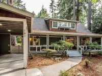 Charming cozy cottage in beautiful surroundings minutes from outdoor adventures.