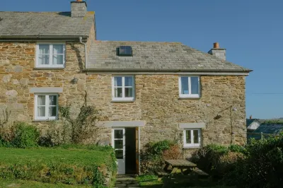 Cosy cottage, peaceful setting 5 mins to beautiful sandy beach & fabulous walks! Hotels near The Herring Restaurant