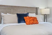 Eagle's Escape ~ Cozy 2-Bedroom Condo in Welcoming Auburn