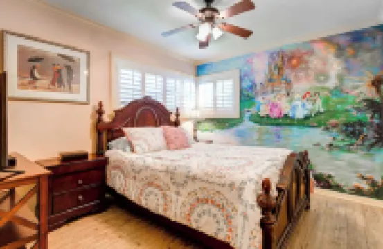 Disneyland Walking Distance Home or 2 min Drive.